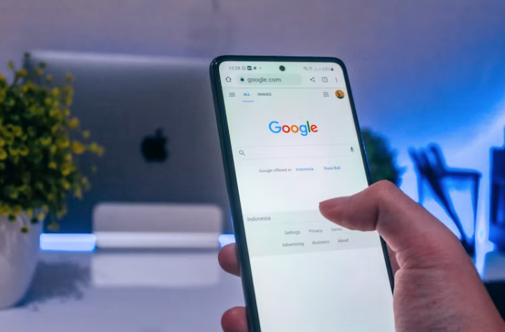 谷歌海外户刚开户就被封？2025 稳定运营指南（含政策解读与开户技巧）